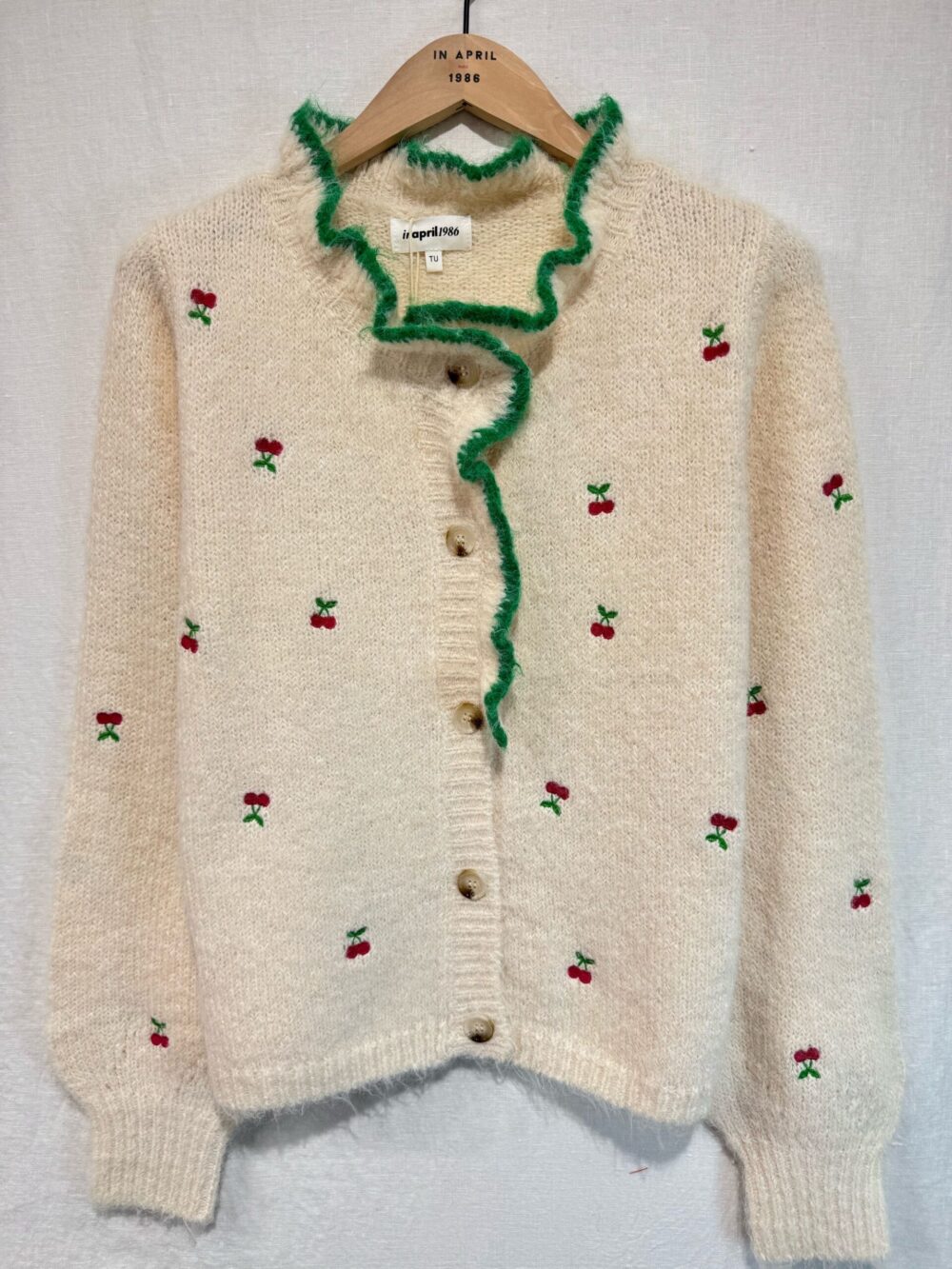 Sweter wisienki 144