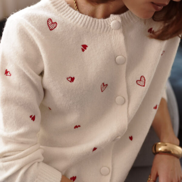 Sweter w serduszka 800