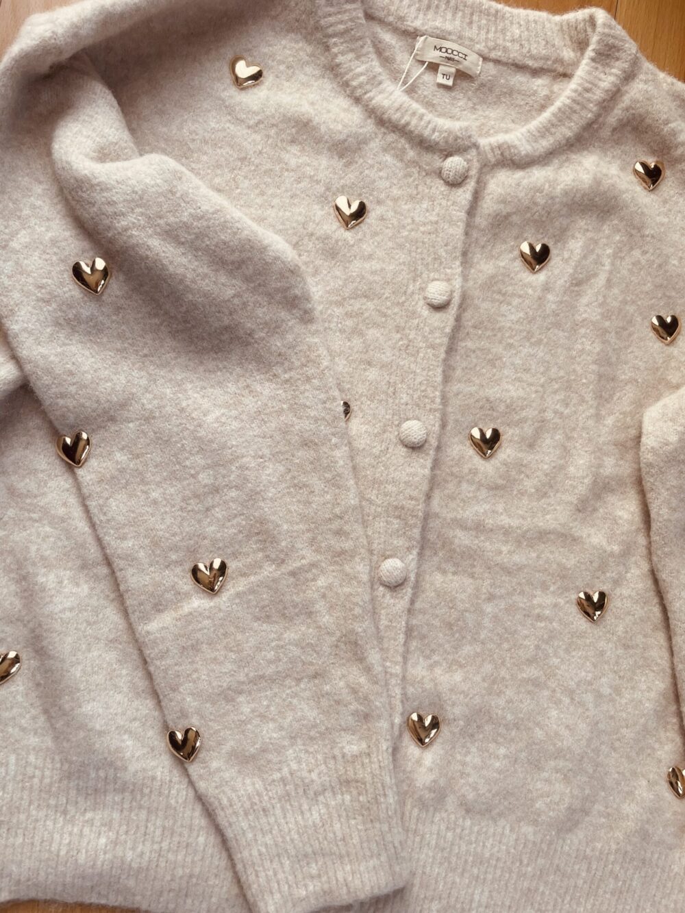 Sweter w serduszka 989
