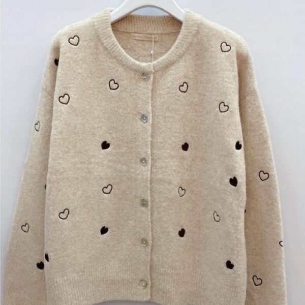 Sweter w serduszka A2233