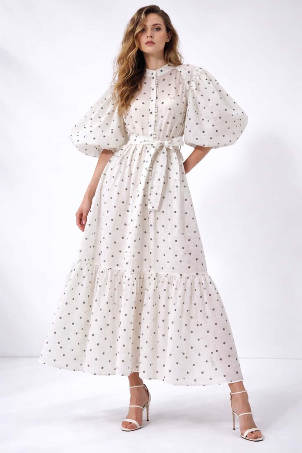 Sukienka w grochy maxi
