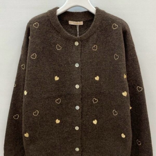 Sweter w serduszka A2233